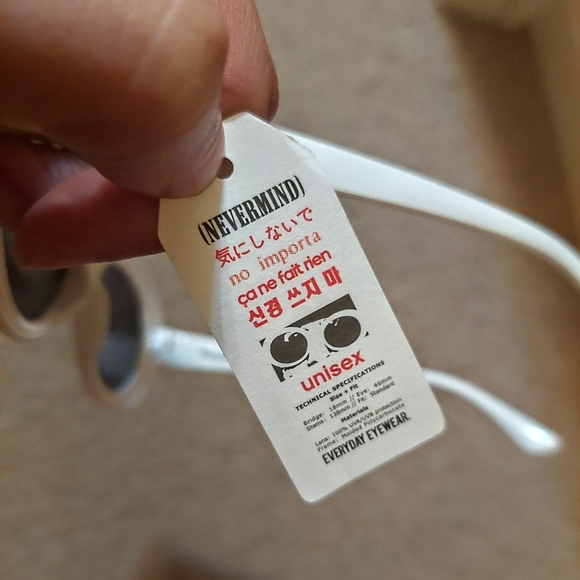 Petals and Peacocks 'Nevermind' sunglasses in white. NWT - Picture 5 of 7
